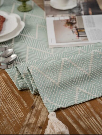 tassel décor table runner