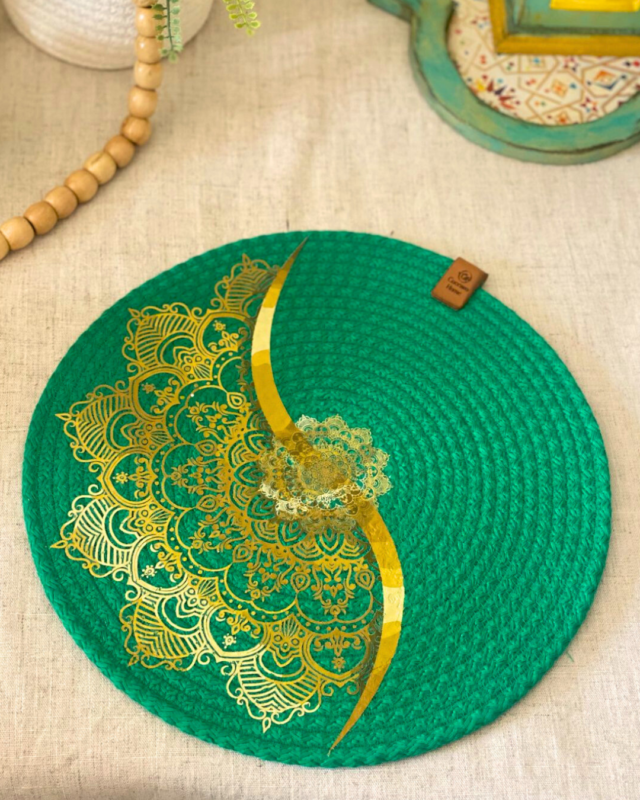 GREEN