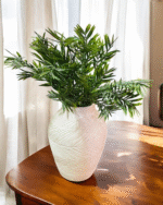 Tropical green leaf spray