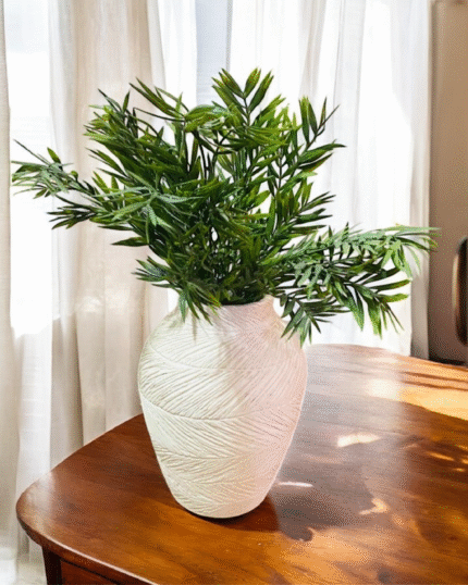 Tropical green leaf spray