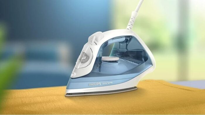 Philips 2000 Series Steam Iron, 2000W, 250ml, Blue - DST2010/20 (I2 Warranty) - Image 2