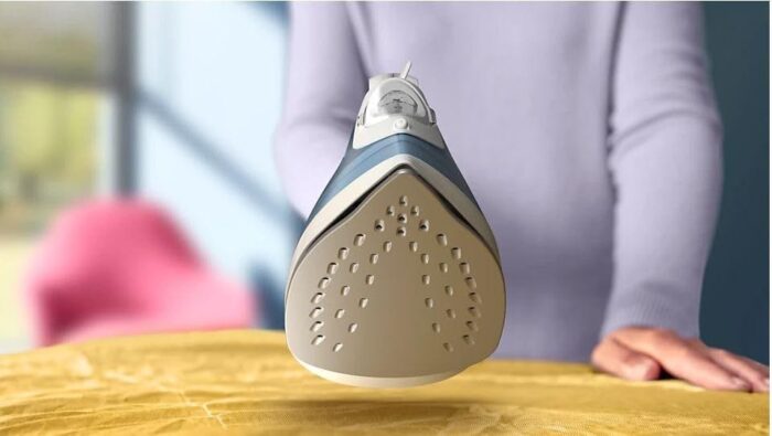 Philips 2000 Series Steam Iron, 2000W, 250ml, Blue - DST2010/20 (I2 Warranty) - Image 3