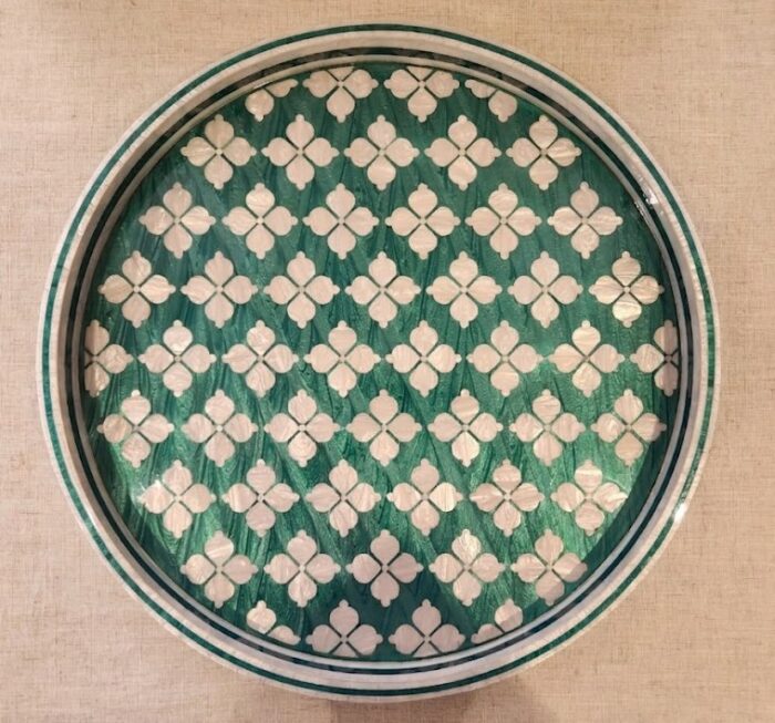Classic Quatrefoil Emerald Green Wooden Serving Tray, 45 cm - Image 1